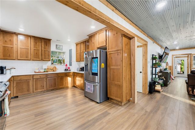 10528 Lakeside Drive, Rogers, AR 72756
