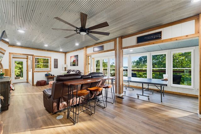 10528 Lakeside Drive, Rogers, AR 72756
