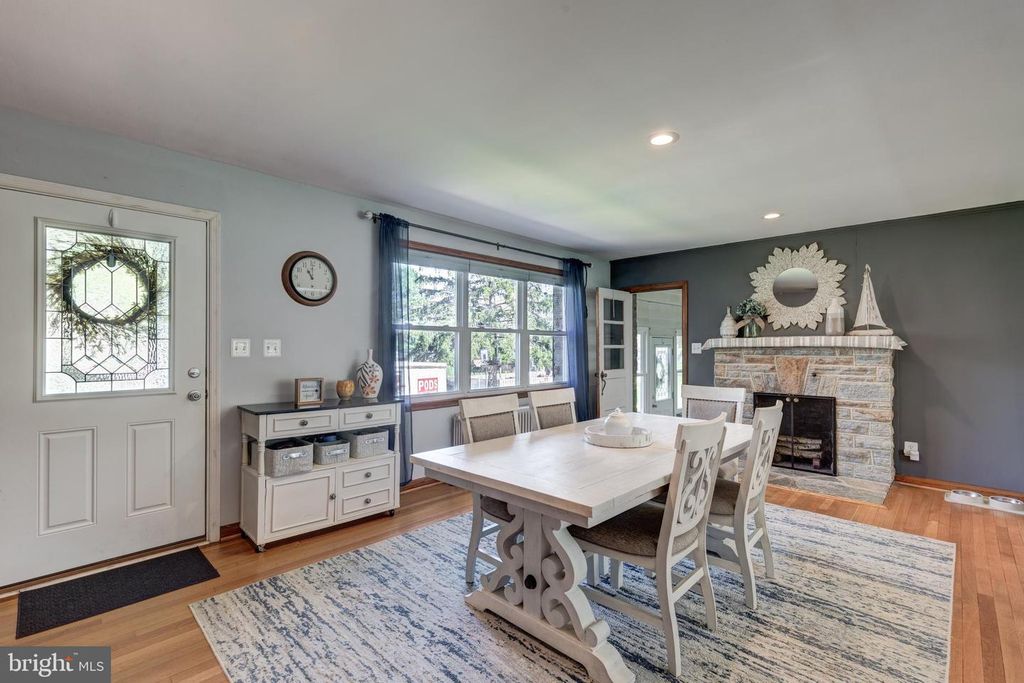 Image 11 of property listing at 11501 CEDAR LN, Kingsville, MD 21087