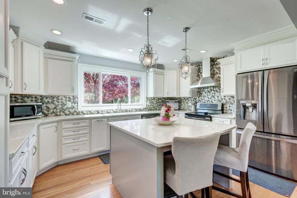 Image 15 of property listing at 11501 CEDAR LN, Kingsville, MD 21087