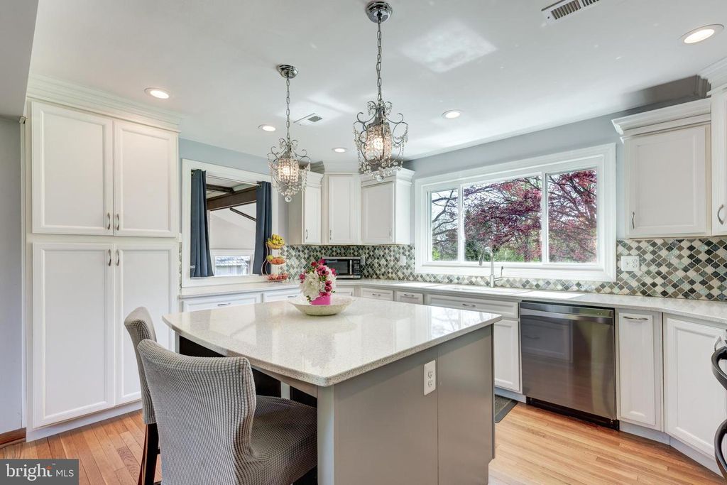 Image 16 of property listing at 11501 CEDAR LN, Kingsville, MD 21087