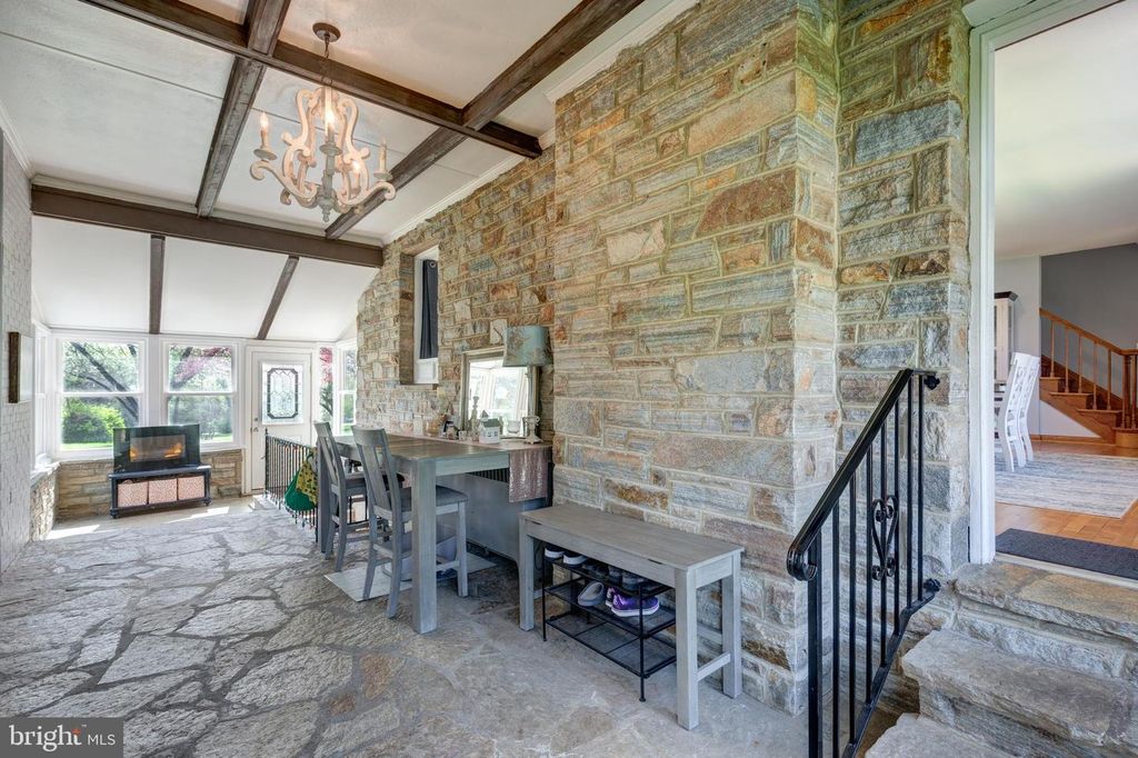Image 20 of property listing at 11501 CEDAR LN, Kingsville, MD 21087