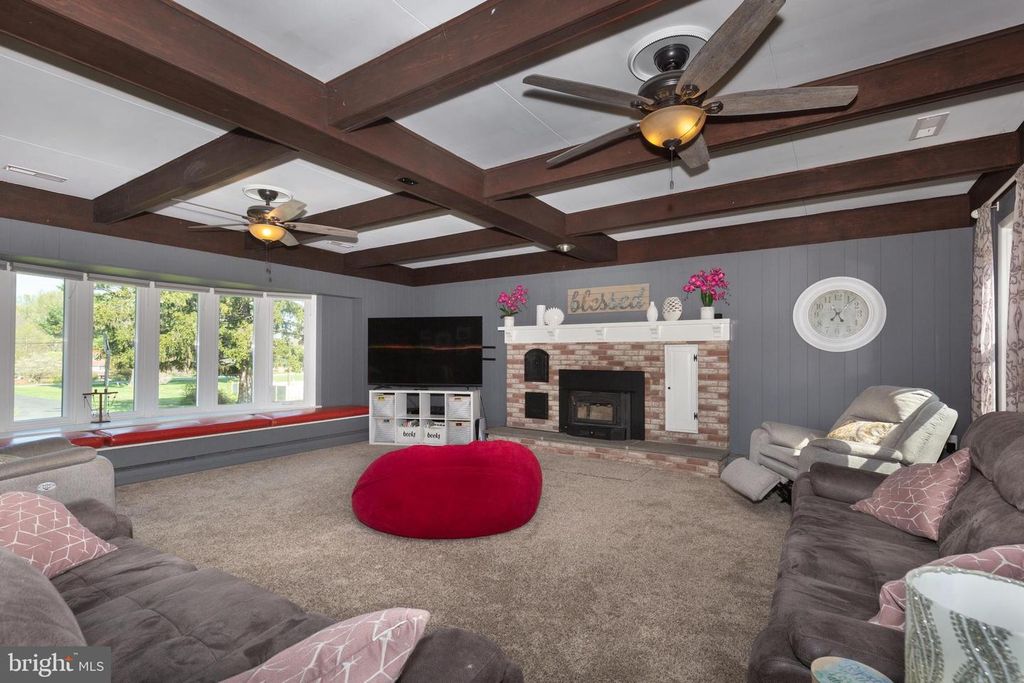 Image 23 of property listing at 11501 CEDAR LN, Kingsville, MD 21087