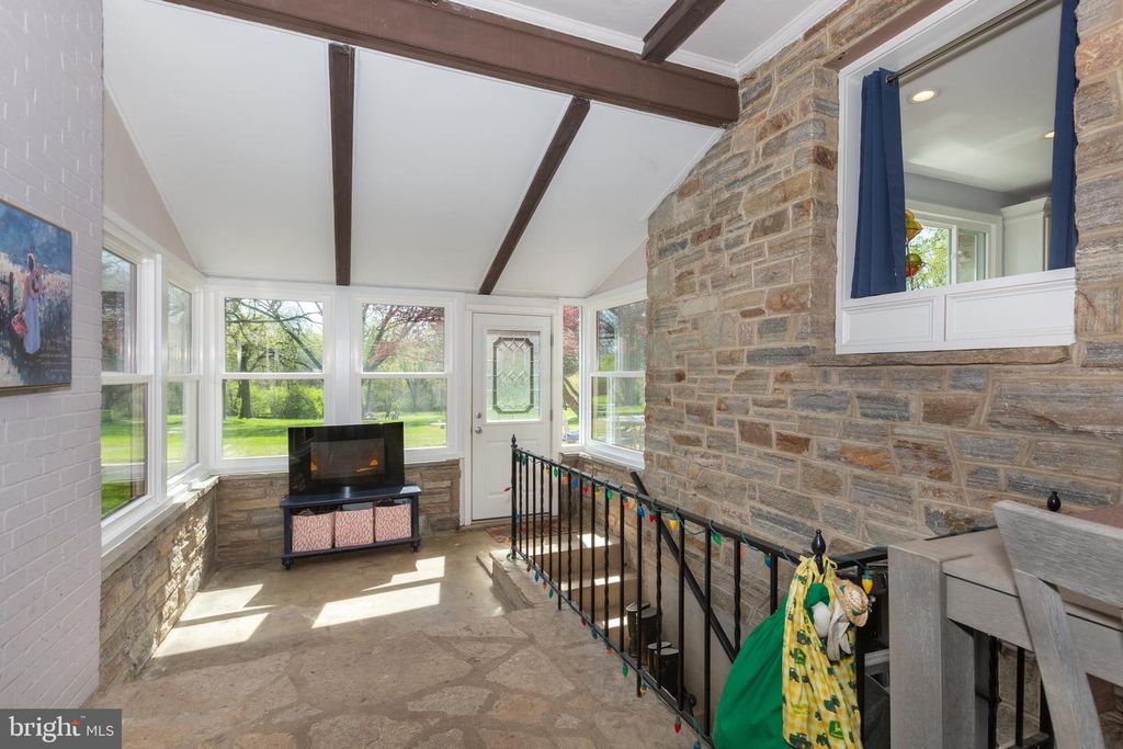 Image 27 of property listing at 11501 CEDAR LN, Kingsville, MD 21087