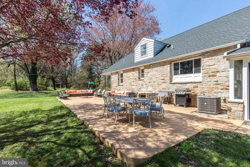 Image 46 of property listing at 11501 CEDAR LN, Kingsville, MD 21087