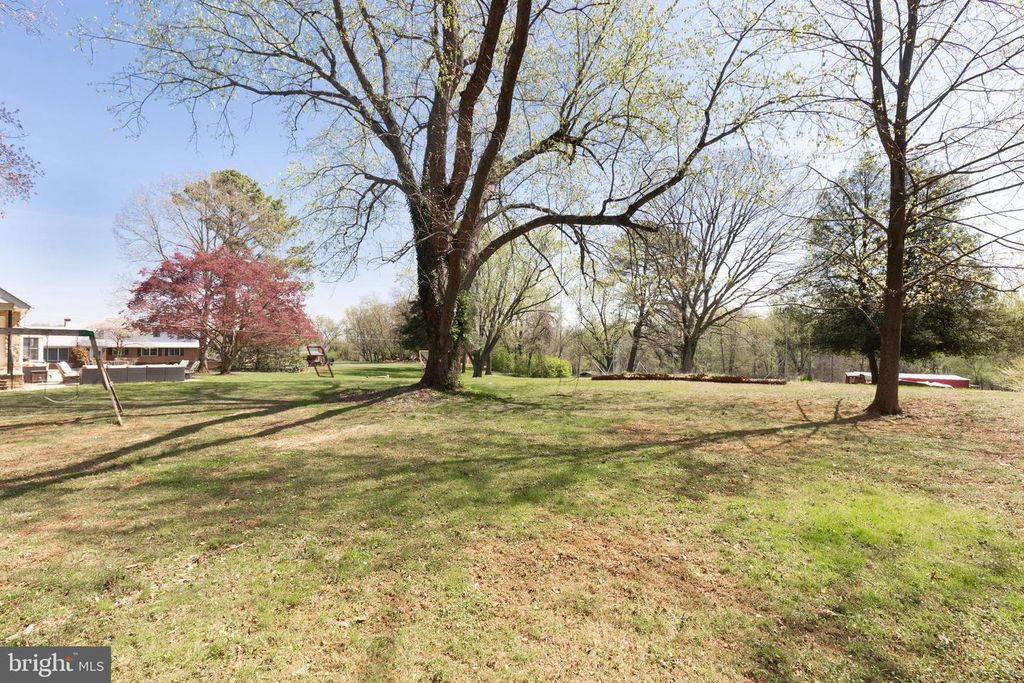 Image 50 of property listing at 11501 CEDAR LN, Kingsville, MD 21087
