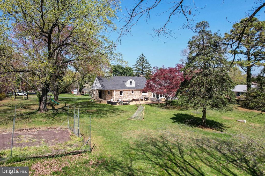 Image 54 of property listing at 11501 CEDAR LN, Kingsville, MD 21087
