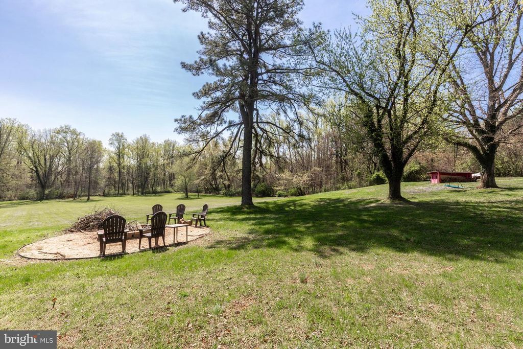 Image 56 of property listing at 11501 CEDAR LN, Kingsville, MD 21087