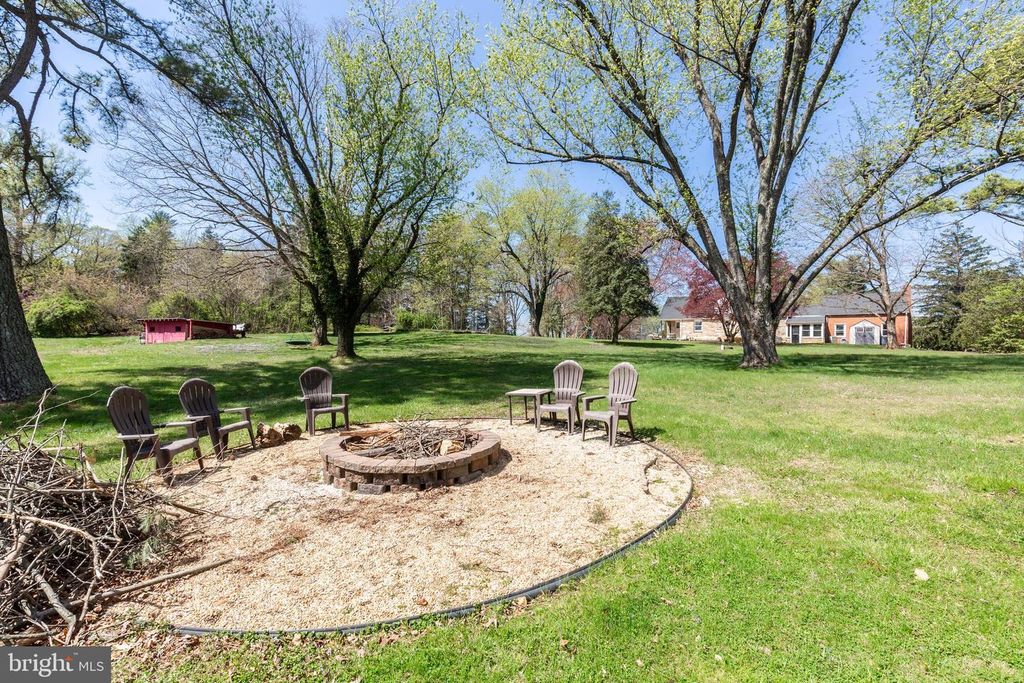 Image 58 of property listing at 11501 CEDAR LN, Kingsville, MD 21087