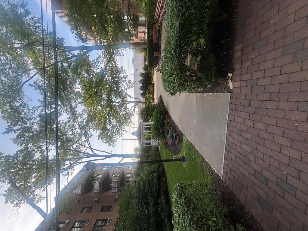 6 Birchwood Court 3H, Mineola, NY 11501