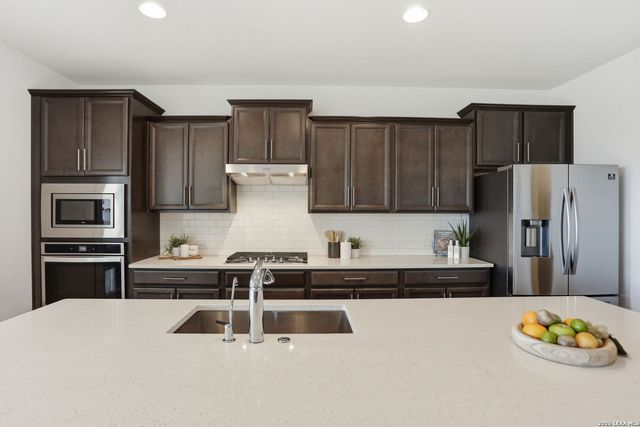 7703 Tobbyton, San Antonio, TX 78253