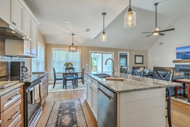 842 Harbor Pl Drive, Charleston, SC 29412