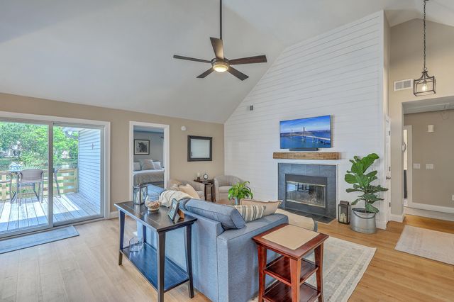 842 Harbor Pl Drive, Charleston, SC 29412