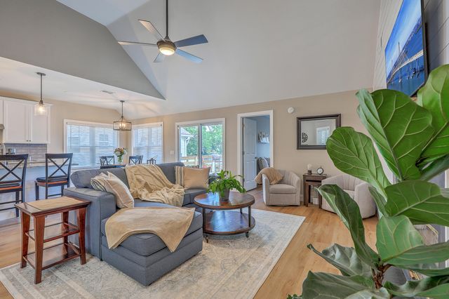 842 Harbor Pl Drive, Charleston, SC 29412