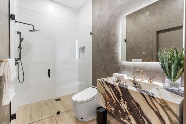 2221 NE 19th Street, Fort Lauderdale, FL 33305