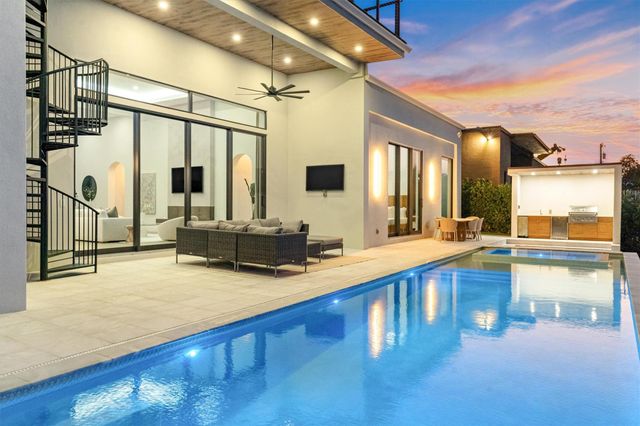 2221 NE 19th Street, Fort Lauderdale, FL 33305