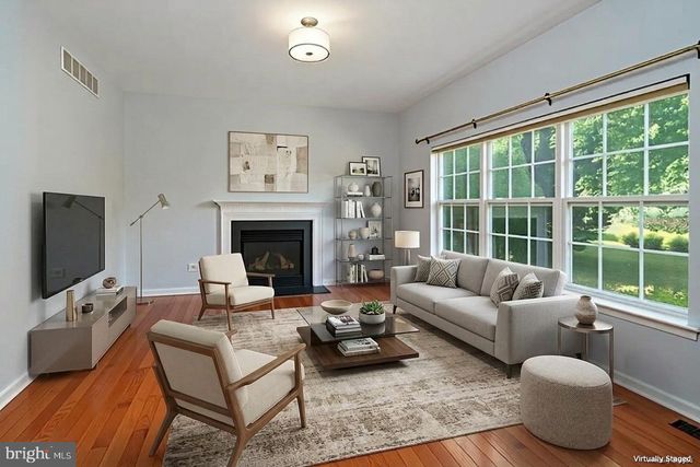 2 PICKERING CIR, Princeton, NJ 08540