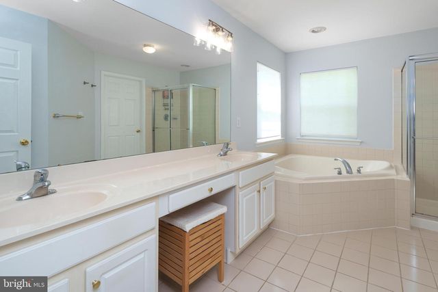 2 PICKERING CIR, Princeton, NJ 08540