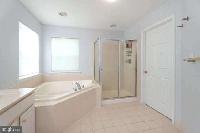 2 PICKERING CIR, Princeton, NJ 08540