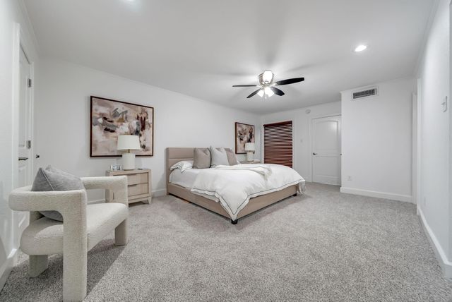 516 S Post Oak Lane 18, Houston, TX 77056