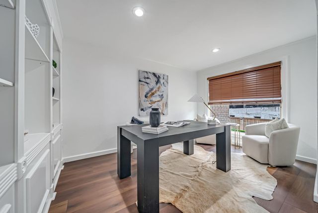 516 S Post Oak Lane 18, Houston, TX 77056