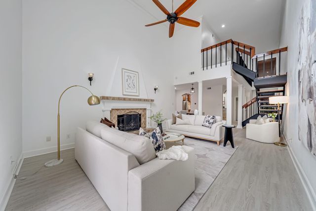 516 S Post Oak Lane 18, Houston, TX 77056