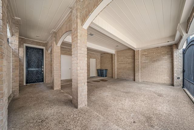 516 S Post Oak Lane 18, Houston, TX 77056