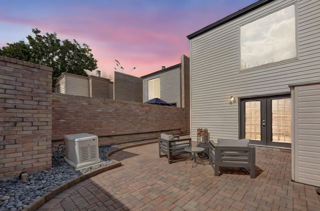 516 S Post Oak Lane 18, Houston, TX 77056