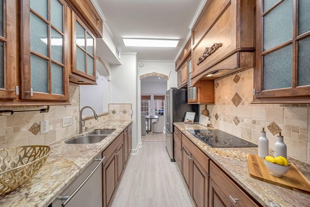 516 S Post Oak Lane 18, Houston, TX 77056