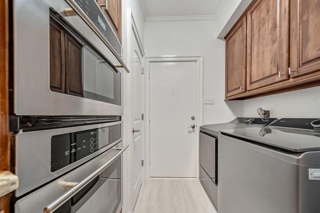 516 S Post Oak Lane 18, Houston, TX 77056