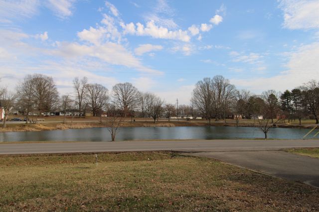 605 Ellington Dr, Lafayette, TN 37083