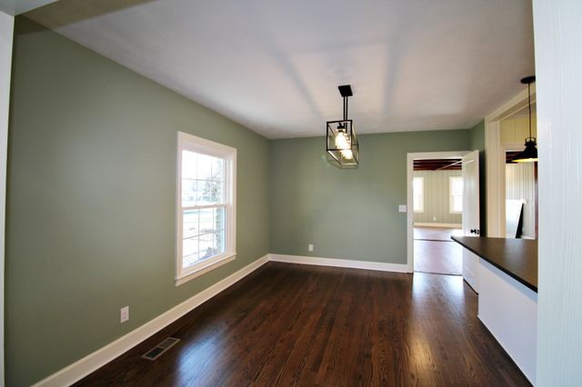 605 Ellington Dr, Lafayette, TN 37083