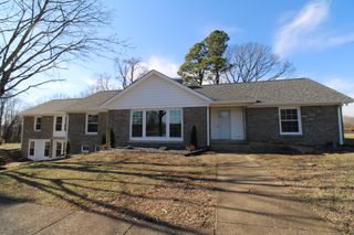 605 Ellington Dr, Lafayette, TN 37083