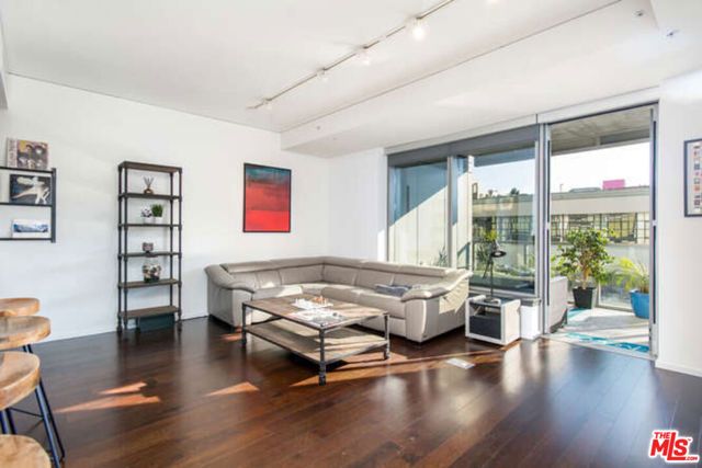 1155 S Grand Avenue 404, Los Angeles, CA 90015