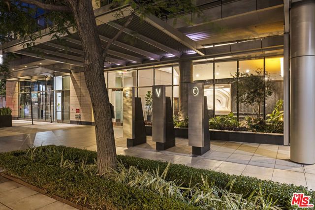 1155 S Grand Avenue 404, Los Angeles, CA 90015