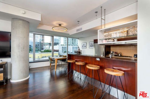 1155 S Grand Avenue 404, Los Angeles, CA 90015