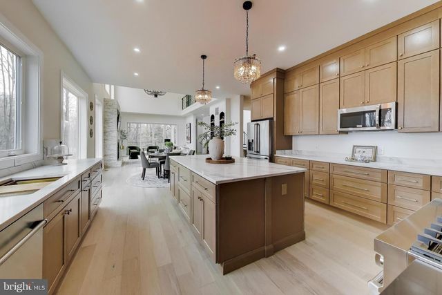 6634 DAVIS FORD RD, Manassas, VA 20111