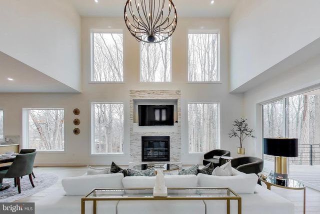 6634 DAVIS FORD RD, Manassas, VA 20111