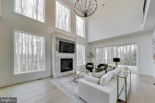 6634 DAVIS FORD RD, Manassas, VA 20111