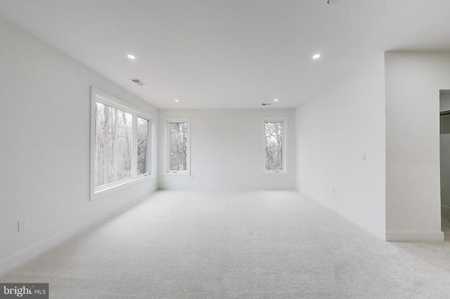 6634 DAVIS FORD RD, Manassas, VA 20111