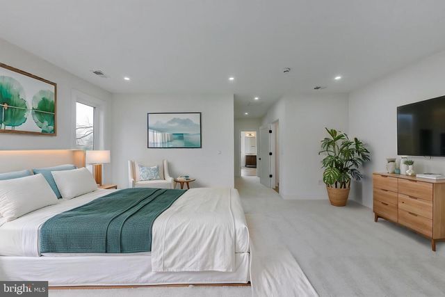 6634 DAVIS FORD RD, Manassas, VA 20111