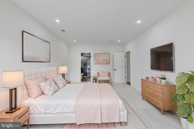 6634 DAVIS FORD RD, Manassas, VA 20111