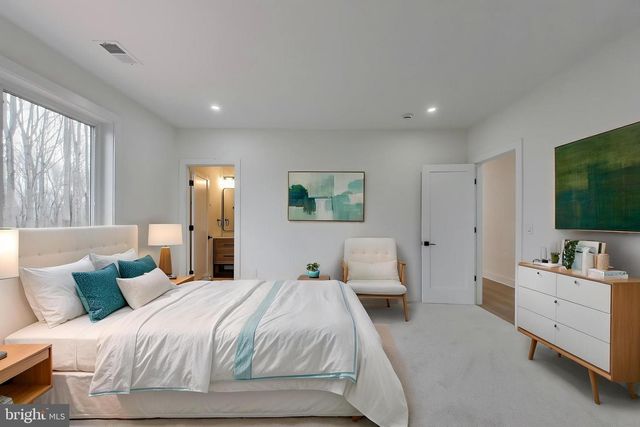 6634 DAVIS FORD RD, Manassas, VA 20111