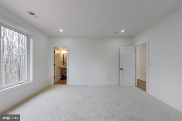 6634 DAVIS FORD RD, Manassas, VA 20111