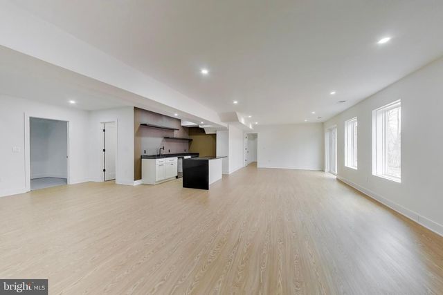 6634 DAVIS FORD RD, Manassas, VA 20111