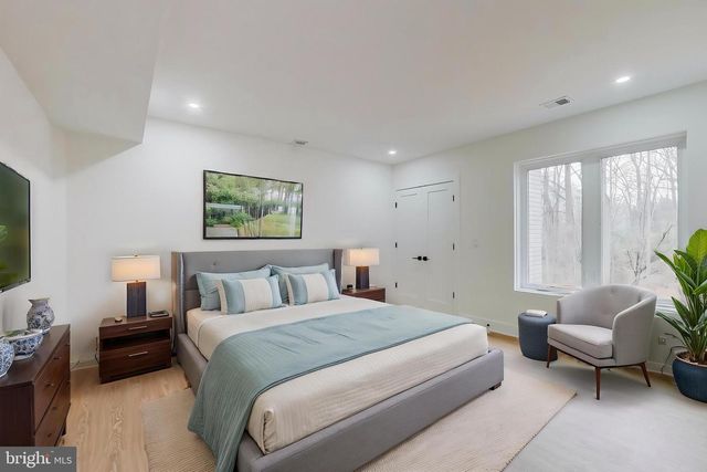 6634 DAVIS FORD RD, Manassas, VA 20111