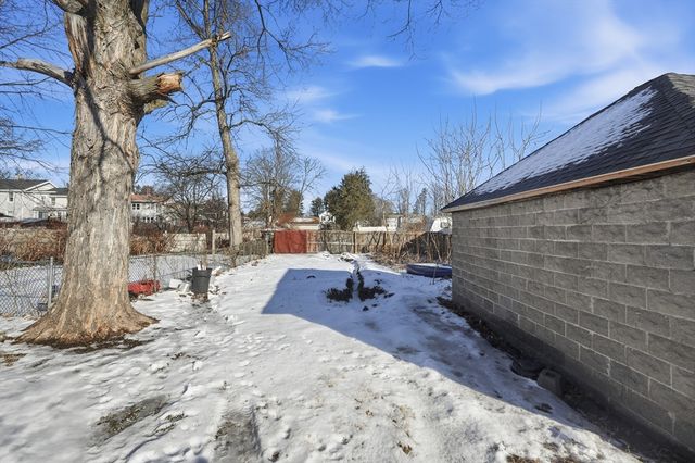 13 Green Ave, Westfield, MA 01085