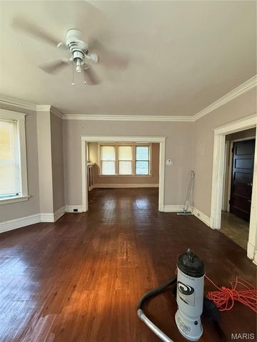 6957 Clayton Avenue, St Louis, MO 63117