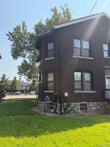 6957 Clayton Avenue, St Louis, MO 63117