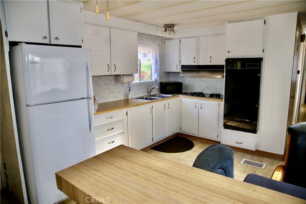 Image 5 of property listing at 28480 Red Gum Drive, Lake Elsinore, CA 92532